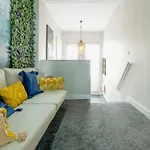 526 Gloucester Flat 2- Hopewell Apartment *