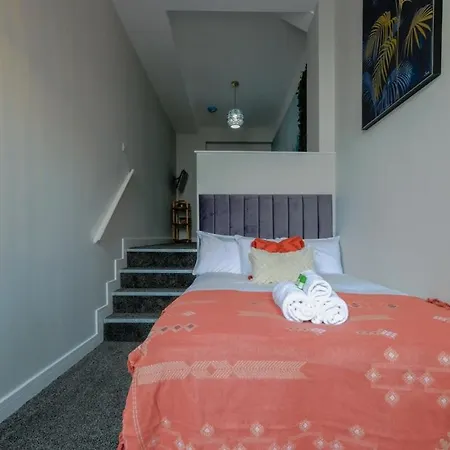 526 Gloucester Flat 2- Hopewell Apartment