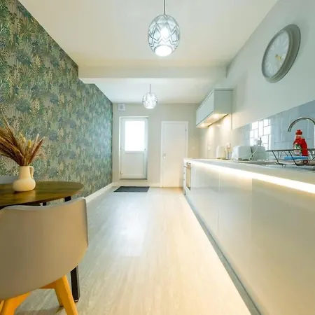 526 Gloucester Flat 2- Hopewell *