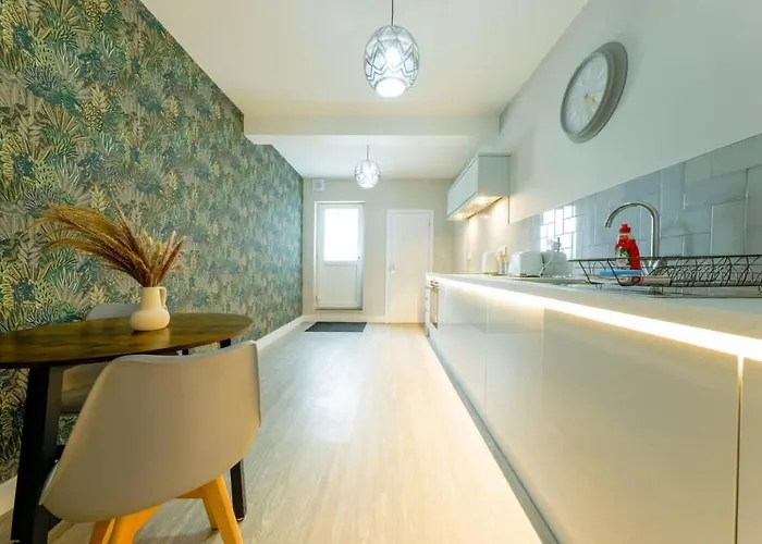 526 Gloucester Flat 2- Hopewell *